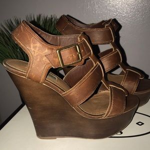 Steve Madden Leather Wanting Sandal Platforms.